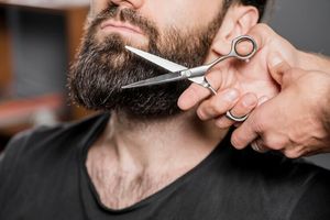 Ножиці для вусів та бороди: вибір та правила використання