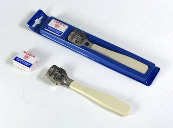 923000 Педикюрная бритва